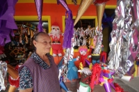 Miércoles 9 de diciembre del 2020. Tuxtla Gutiérrez. La venta de #piñatas en los populares #barrios de la capital de #Chiapas se ofrecen con normalidad aun en la contingencia del #Covid durante las #celebraciones decembrinas