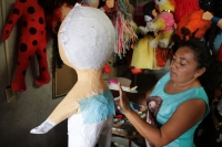 Diciembre del 2020. Tuxtla Gutiérrez. Elaboración de piñatas