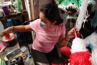 Diciembre del 2020. Tuxtla Gutiérrez. Elaboración de piñatas