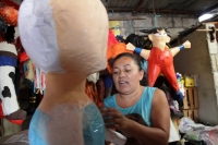 Diciembre del 2020. Tuxtla Gutiérrez. Elaboración de piñatas
