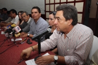 Lunes 12 de marzo del 2012. Senadores y Pio López Obrador dan a conocer la plantilla política del PRD para las próximas elecciones.