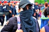 Jueves 5 de octubre del 2017. Tuxtla Gutiérrez. Elementos policiacos protestas este medio dí­a en contra de los diferentes mandos para exigir el pago de las prestaciones propias de su profesión.