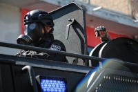 20231208. Tuxtla. Elementos policiacos blindan el centro de la ciudad durante el Informe de Gobierno 2023 de la manifestación magisterial.