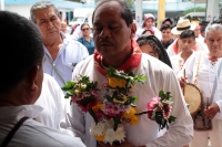 Lunes 25 de febrero del 2019. Tuxtla Gutiérrez. La comunidad Zoque despide al maestro Leopoldo Gallegos este mediodÃa antes de trasladar sus restos al panteón municipal de la ciudad. Lunes 25 de febrero del 2019. Tuxtla Gutiérrez. La comunidad Zoque despide al maestro Leopoldo Gallegos este mediodÃa antes de trasladar sus restos al panteón municipal de la ciudad.