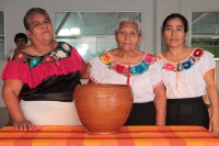 Domingo 18 de marzo del 2018. Tuxtla Gutiérrez. El dí­a del pozol.  Las maestras pozoleras se preparan para el dí­a de esta bebida tradicional tuxtleca.