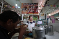Miércoles 18 de marzo del 2020. Tuxtla Gutiérrez. Locatarios de los mercados públicos obsequian jícaras de pozol a los visitantes durante las celebraciones del Día del Pozol reconociendo a quienes preparan la refrescante bebida del sureste de México
