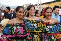 Lunes 18 de enero del 2016. Chiapa de Corzo. Chiapanecas y Parachicos recorren las calles de la colonial ciudad de la ribera del rio Grijalva durante las celebraciones patronales en la fiesta Grande de Chiapas.