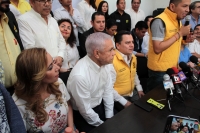 Viernes 9 de febrero del 2018. Tuxtla Gutiérrez. Miguel Granados Covarrubias, presidente del Comité Ejecutivo Nacional del PRD acompaña a los precandidatos durante su visita al estado de Chiapas donde se reúne con los diferentes militantes de los part