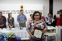Martes 5 de junio del 2018. Tuxtla Gutiérrez. Willy Ochoa, diputado presidente de la mesa directiva del Congreso del estado de Chiapas y Silvia Lilian Garces Quirox, presidente de la Junta de coordinación polí­tica entregan reconocimientos a la trayecto