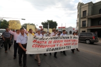 Lunes 29 de julio del 2013. Tuxtla Gutiérrez. Tres ex presidentes municipales Tuxtlecos marchan esta tarde para protestar en contra de la privatización del SMAPA.