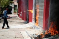 20210412. Tuxtla G. El edificio del PRI en Chiapas es vandalizado como protesta por indígenas inconformes del municipio de Chanal