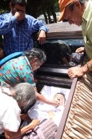 Lunes 2 de julio del 2012. Pueblo Nuevo, Chiapas. Familiares de los militantes del PRI muertos la víspera en Pueblo Nuevo Solistahuacan piden justicia por los hechos violentos durante las elecciones de este domingo.