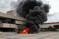 Lunes 7 de octubre del 2020. Tuxtla Gutiérrez. Destrozos y vehículos incendiados durante las manifestaciones por plaza y matriculas matricula en escuelas normales de Chiapas
