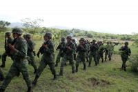 Viernes 31 de agosto del 2018. Berriozábal de Espinosa. Los enervantes decomisados durante varios operativos en el estado de Chiapas, son incinerados esta mañana por elementos del Ejército Mexicano y PGR en las instalaciones del 20 Batallón de Infante