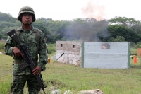 Viernes 31 de agosto del 2018. Berriozábal de Espinosa. Los enervantes decomisados durante varios operativos en el estado de Chiapas, son incinerados esta mañana por elementos del Ejército Mexicano y PGR en las instalaciones del 20 Batallón de Infante