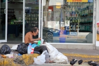 Sábado 11 de noviembre del2017. Tuxtla Gutiérrezel personaje tuxtleco, Rambo sigue ofreciendo alimento a los animales y aves en las calles de la ciudad.