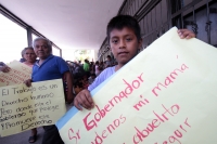 Lunes 15 de julio del 2019. Tuxtla Gutiérrez. Vendedores ambulantes de Raudales Malpaso protestas este medio día en la entrada del edificio del gobierno chiapaneco sacándose sangre pidiendo que dejen de ser perseguidos para poder vender sus productos.