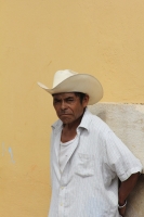 Viernes 12 de octubre del 2012. San Cristóbal de las Casas, Chiapas. Indígenas de los altos ven con indiferencia el día que conmemora el día de la raza.
