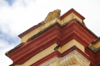Foto/Eli Ruiz. Lunes 16 de junio del 2014. San Cristóbal de las Casas. Aspectos de los daños al remate arquitectónico de la fachada de la Catedral de la Paz por el tornado de este fin de semana. Foto/Eli Ruiz. Lunes 16 de junio del 2014. San Cristóbal de las Casas. Aspectos de los daños al remate arquitectónico de la fachada de la Catedral de la Paz por el tornado de este fin de semana.