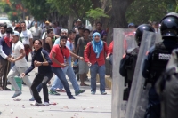 Miércoles 25 de mayo del 2016. Tuxtla Gutiérrez. Enfrentamiento entre el movimiento magisterial y elementos policiacos dura varias horas a lo largo de las avenidas principales de la capital del estado de Chiapas.