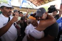 Doña Martha Leticia Palma Salgado de Honduras encuentra a su hijo Alan Enrique Palma madariaga, despues de 9 años de busqueda en la ciudad de Tapachula, Chiapas; esta familia de migrantes centroamericanos lograron este encuentro de gracias a los esfuerzos