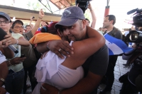 Doña Martha Leticia Palma Salgado de Honduras encuentra a su hijo Alan Enrique Palma madariaga, despues de 9 años de busqueda en la ciudad de Tapachula, Chiapas; esta familia de migrantes centroamericanos lograron este encuentro de gracias a los esfuerzos