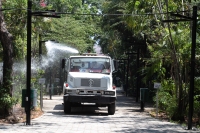 Miércoles 25 de marzo del 2020. Tuxtla Gutiérrez. Aprovechando el calor del medio día para regar las plantas y árboles del Jardín Botánico del parque Francisco I Mader