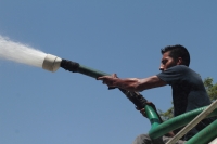 Miércoles 25 de marzo del 2020. Tuxtla Gutiérrez. Aprovechando el calor del medio día para regar las plantas y árboles del Jardín Botánico del parque Francisco I Mader
