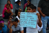 Jueves 5 de octubre del 2017. Tuxtla Gutiérrez. Familias chiapanecas piden a las autoridades estatales el reinicio de las actividades escolares en las escuelas cerradas desde los movimientos telúricos del mes pasado.