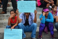 Jueves 5 de octubre del 2017. Tuxtla Gutiérrez. Familias chiapanecas piden a las autoridades estatales el reinicio de las actividades escolares en las escuelas cerradas desde los movimientos telúricos del mes pasado.