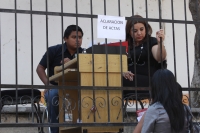 Martes 24 de Enero del 2012. Continúan las colas en el Registro Civil. Tuxtla Gutiérrez, Chiapas. Largas filas de personas sufren la espera para ser atendidos en las oficinas del Registro Civil de Tuxtla Gutiérrez, debido a la falta de papelería y sistema