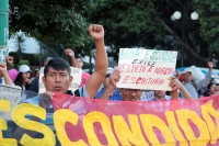 Viernes 26 de enero del 2018. Tuxtla Gutiérrez. Conmemorando 40 meses de los sucesos de Ayotzinapa durante la marcha de esta tarde; maestros, estudiantes y organizaciones se manifiestan