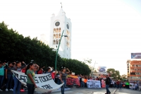 Viernes 26 de enero del 2018. Tuxtla Gutiérrez. Conmemorando 40 meses de los sucesos de Ayotzinapa durante la marcha de esta tarde; maestros, estudiantes y organizaciones se manifiestan