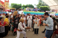 Sábado 19 de agosto del 2017. Tuxtla Gutiérrez. La modesta economía local se ver reflejada durante la elaboración del pozol más grande del mundo en la Feria de San Roque.