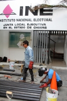 Jueves 4 de junio del 2015. Tuxtla Gutiérrez. Las instalaciones del INE en Chiapas son reforzadas y resguardadas por elementos de la Secretaria de Seguridad Pública para prevenir nuevos ataques a unos días de llevarse a cabo las elecciones donde se elegir