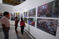 Miércoles 29 de agosto del 2012. Tuxtla Gutiérrez, Chiapas. Esta noche se inauguro la exposición fotografica Retratos de Familia, La Familia chiapaneca en el Siglo XXI del colectivo de fotografos en el estado durante el 2º encuentro Foro de Periodismo cul
