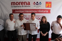 Miércoles 21 de marzo del 2018. Tuxtla Gutiérrez. Rutilio Escandon Cadenas, presenta esta mañana su inscripción. Para ser candidato por Juntos Haremos Historia esta mañana en las instalaciones del IEPC en Chiapas.