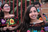 Domingo 14 de enero del 2018. Chiapa de Corzo. Saludos al Santo. Las Chiapanecas vestidas con su traje tradicional adornado con flores bordadas recorren las calles en una procesión para saludar al San Sebastián durante los primeros dí­as de la Fiesta de