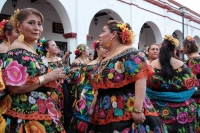 Domingo 14 de enero del 2018. Chiapa de Corzo. Saludos al Santo. Las Chiapanecas vestidas con su traje tradicional adornado con flores bordadas recorren las calles en una procesión para saludar al San Sebastián durante los primeros dí­as de la Fiesta de