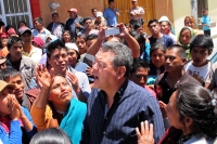 Foto/Miradasur. Martes 1 de abril del 2014. San Cristóbal de Las Casas, Chis. El subsecretario de gobierno Mariano DÃaz Ochoa, el sÃndico municipal y dos regidores del Ayuntamiento coleto, fueron encerrados en la sala del cabildo de San Cristóbal por habi Foto/Miradasur. Martes 1 de abril del 2014. San Cristóbal de Las Casas, Chis. El subsecretario de gobierno Mariano DÃaz Ochoa, el sÃndico municipal y dos regidores del Ayuntamiento coleto, fueron encerrados en la sala del cabildo de San Cristóbal por habi