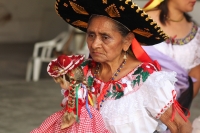 Miércoles 1 de febrero del 2017. San Fernando, Chiapas. La danza de Las Candelarias. Las mujeres y jóvenes de la comunidad visten el traje tradicional Zoque acompañado de un sombrero charro para bailar en las fiestas patronales de la virgen de la Candelar