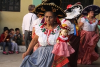 Miércoles 1 de febrero del 2017. San Fernando, Chiapas. La danza de Las Candelarias. Las mujeres y jóvenes de la comunidad visten el traje tradicional Zoque acompañado de un sombrero charro para bailar en las fiestas patronales de la virgen de la Candelar