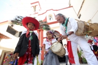 Jueves 17 de agosto del 2017. Tuxtla Gutiérrez. Continúan los recorridos de los danzantes zoques de San Roque siguiendo el lado norte de la ciudad donde se visita la iglesia de San jacinto.
