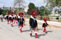 Jueves 17 de agosto del 2017. Tuxtla Gutiérrez. Continúan los recorridos de los danzantes zoques de San Roque siguiendo el lado norte de la ciudad donde se visita la iglesia de San jacinto.