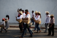 20210425. Tuxtla G. Las familias dela comunidad Zoque realizan las ofrendas en honor a San Marcos, patrono de la capital del estado de Chiapas