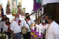 20210425. Tuxtla G. Las familias dela comunidad Zoque realizan las ofrendas en honor a San Marcos, patrono de la capital del estado de Chiapas