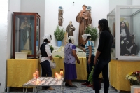 Domingo 14 de mayo del 2017. Tuxtla Gutiérrez. Los festejos  a San Pascual Bailón da inicio este domingo con las actividades organizadas por la Priosteria del  Cerrito quienes tienen en su resguardo las famosas reliquias. Estas replicas del esqueleto son 