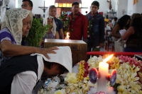 Domingo 14 de mayo del 2017. Tuxtla Gutiérrez. Los festejos  a San Pascual Bailón da inicio este domingo con las actividades organizadas por la Priosteria del  Cerrito quienes tienen en su resguardo las famosas reliquias. Estas replicas del esqueleto son 