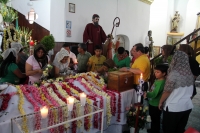 Domingo 14 de mayo del 2017. Tuxtla Gutiérrez. Los festejos  a San Pascual Bailón da inicio este domingo con las actividades organizadas por la Priosteria del  Cerrito quienes tienen en su resguardo las famosas reliquias. Estas replicas del esqueleto son 