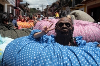 Viernes 30 de agosto del 2019. San Cristóbal de las Casas. Qué Panzudos. Los personajes que satirizan y ríen durante las procesiones patronales en las calles de San Cristóbal de las Casas durante las celebraciones patronales del Barrio de San Ramón.